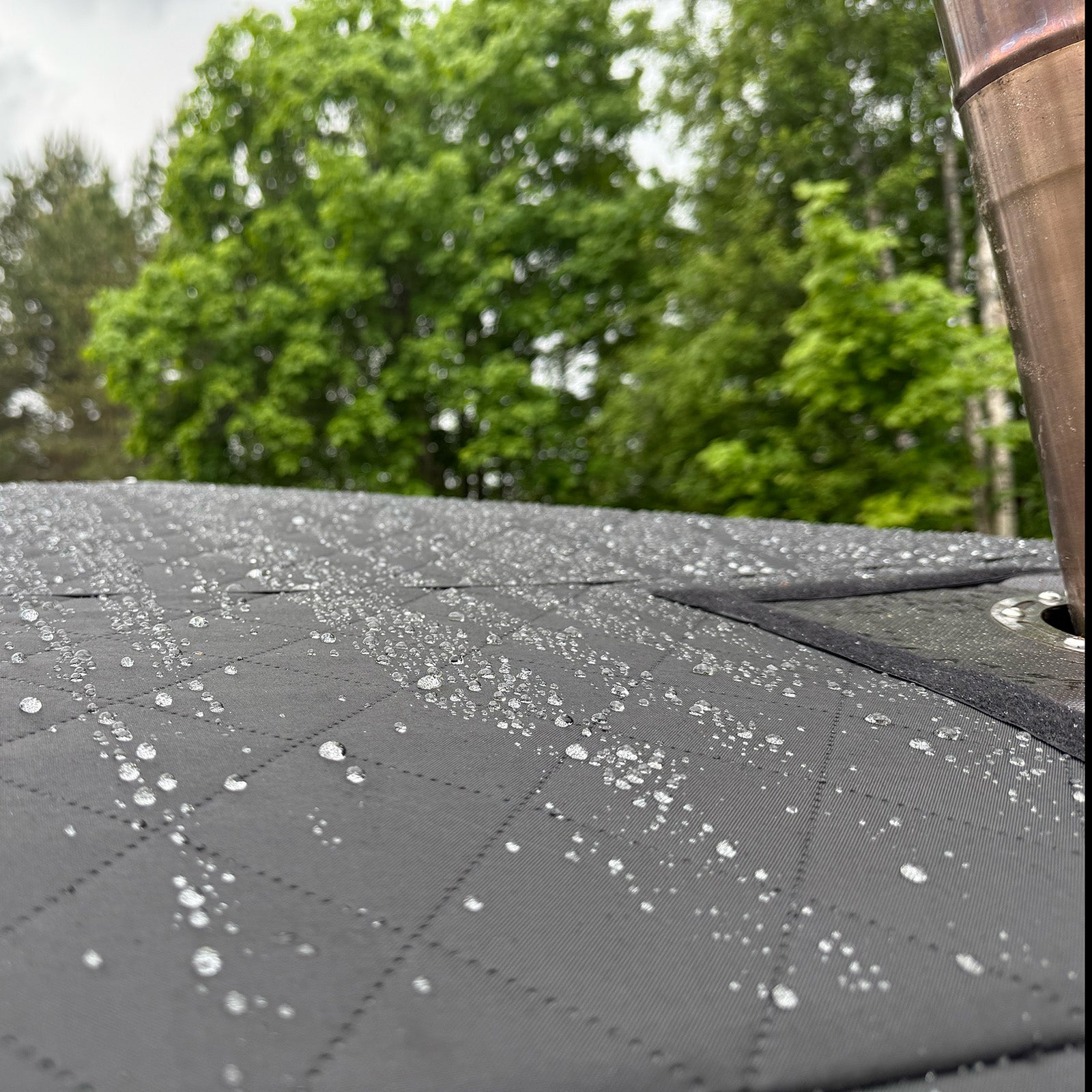 Sade- ja UV-suoja saunateltille